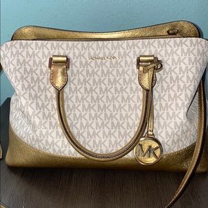 Michael Kors Bags - Michael Kors Crossbody Purse Luxury Michael Kors Bags - Michael Kors Crossbody Purse Luxury